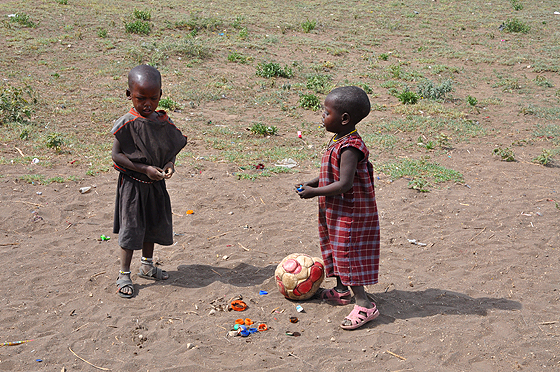 Bimbi con un pallone