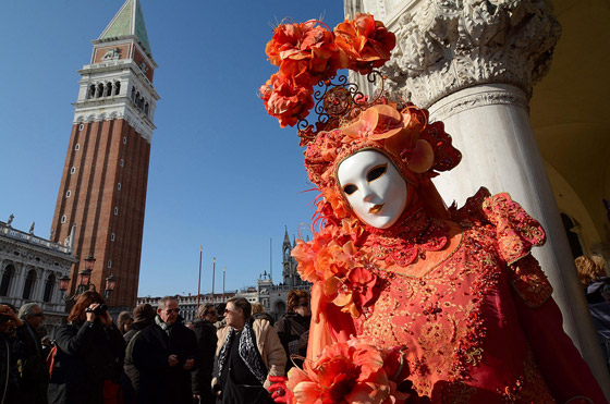 Maschere elegantissime ma inespressive sono la caratteristica di Venezia